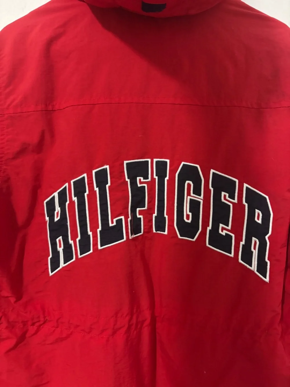 Tommy Hilfiger Logo Spellout Hooded Jacket in red - size Large